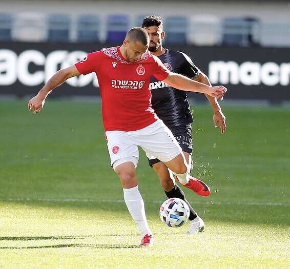 זמיר משגיח על אבו עביד, הערב בבלומפילד // צילום: אלן שיבר